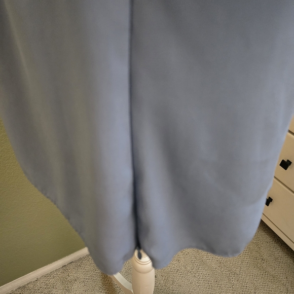 Covington Women's Light Blue V-Neck Sleeveless Blouse - Picture 3 of 9